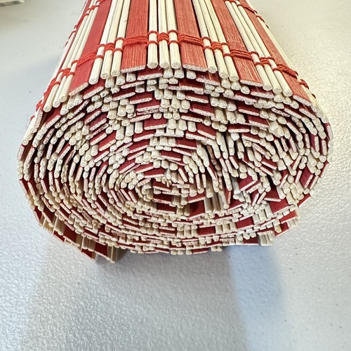 Juego de ocho manteles individuales de caña de bambú rojo y beige 12 X 18 en excelente estado - Imagen 7 de 7