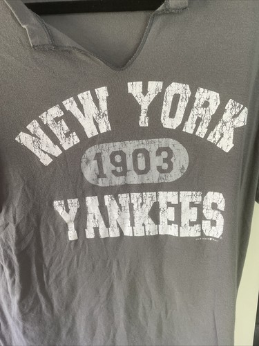 New York Yankees V Neck T Shirt - Picture 2 of 3