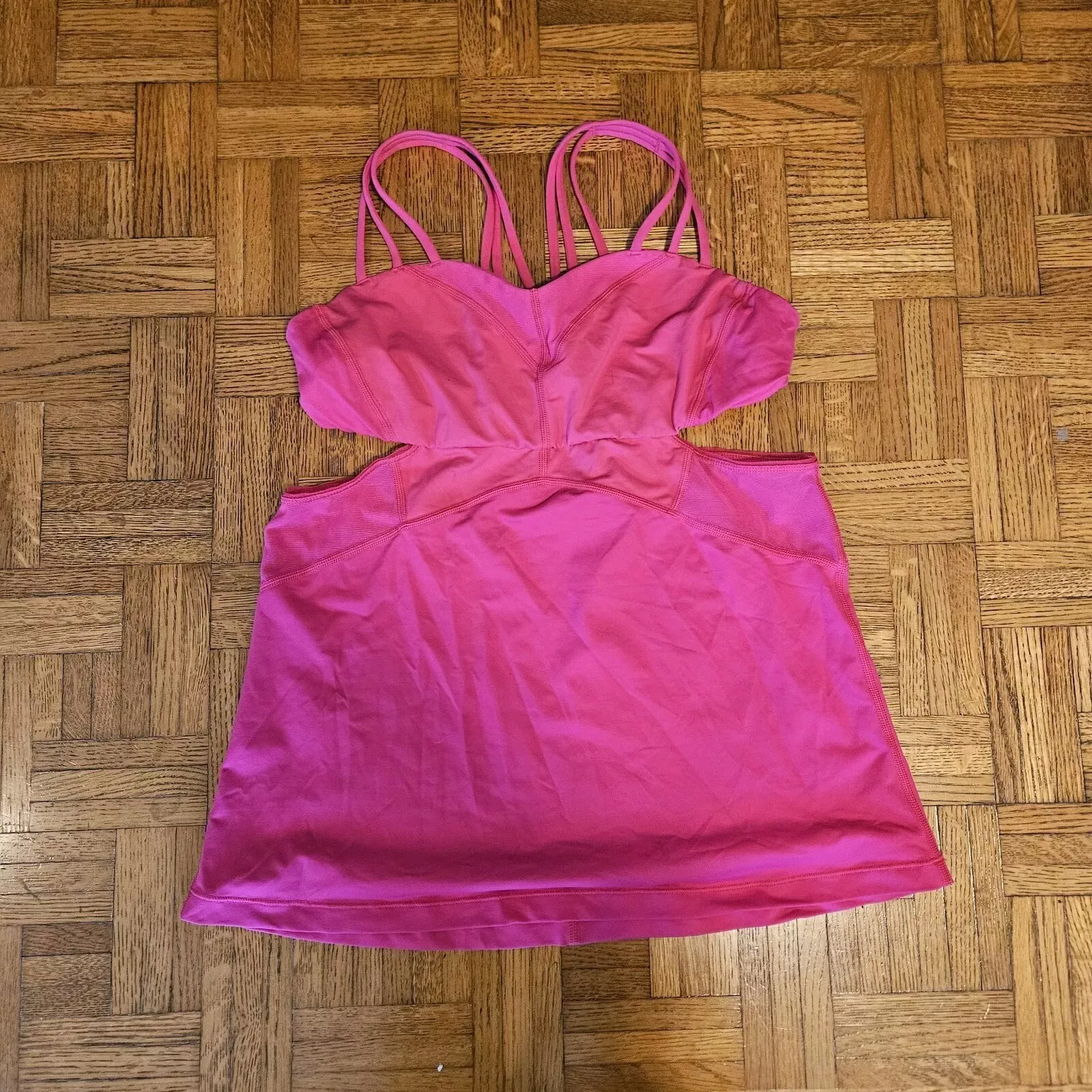 lululemon cut out mesh built in sports bra support tank-top