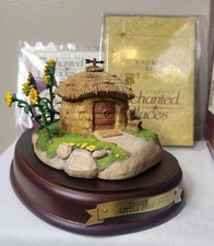 Disney Classics Enchanted Places Three Little Pigs Fifer's Straw House w/base