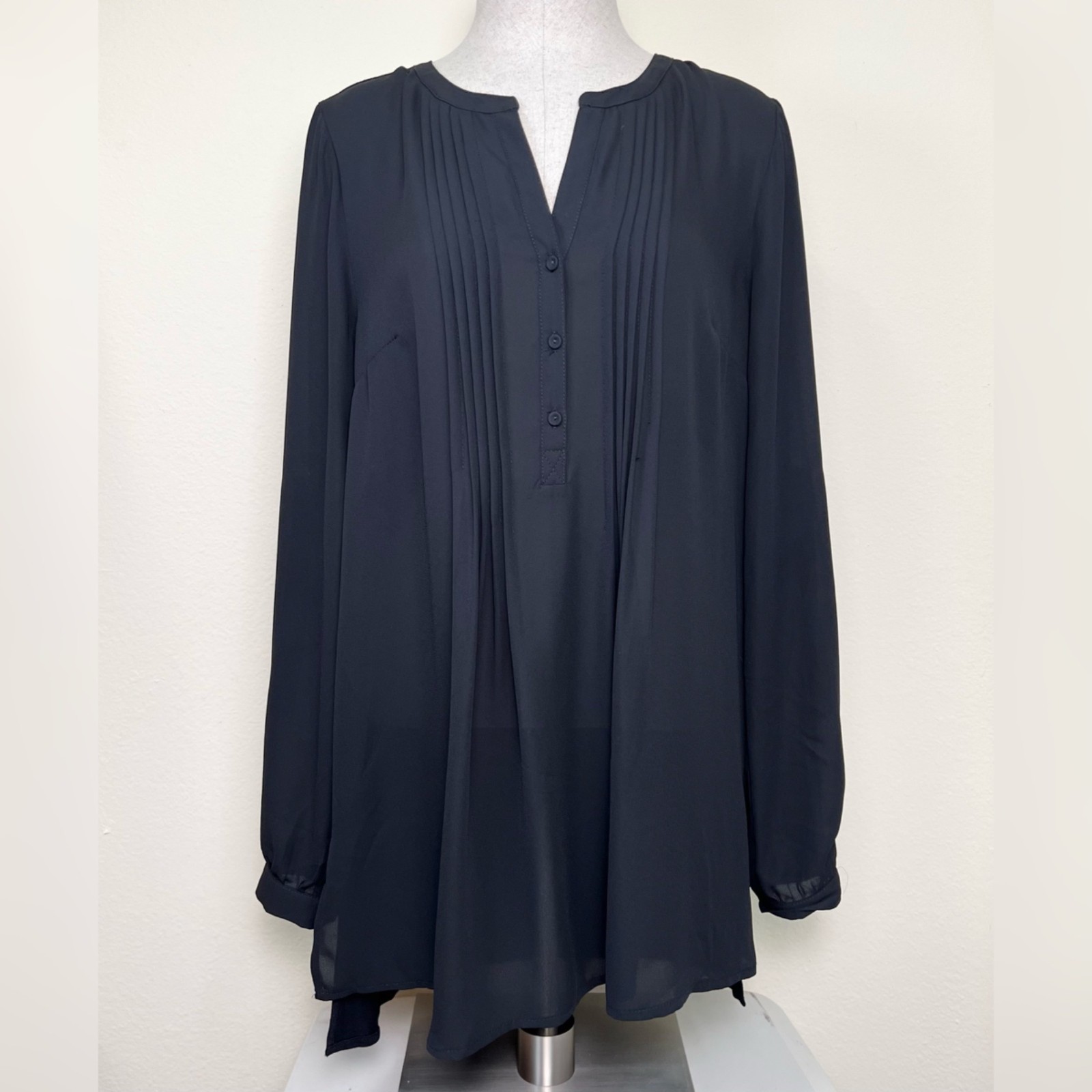 DR2 Black Splitneck Pleated Button Long Tunic Blo… - image 2