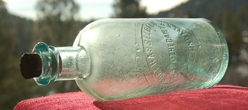 ANTIQUE Citrate OF Magnesia bottle ROBT HASSELBACH Apothecary 1482 2nd AVE N.Y. - Picture 3 of 3