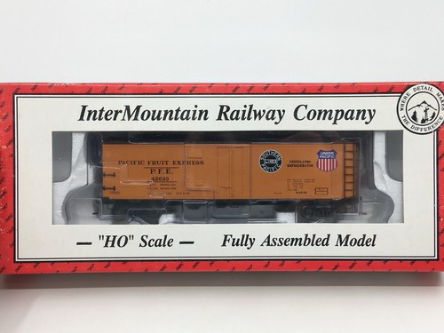 Coche frigorífico HO Intermountain 46702P-48 Pacific Fruit Express R-40-10 PFE 42699 | Condition: Used