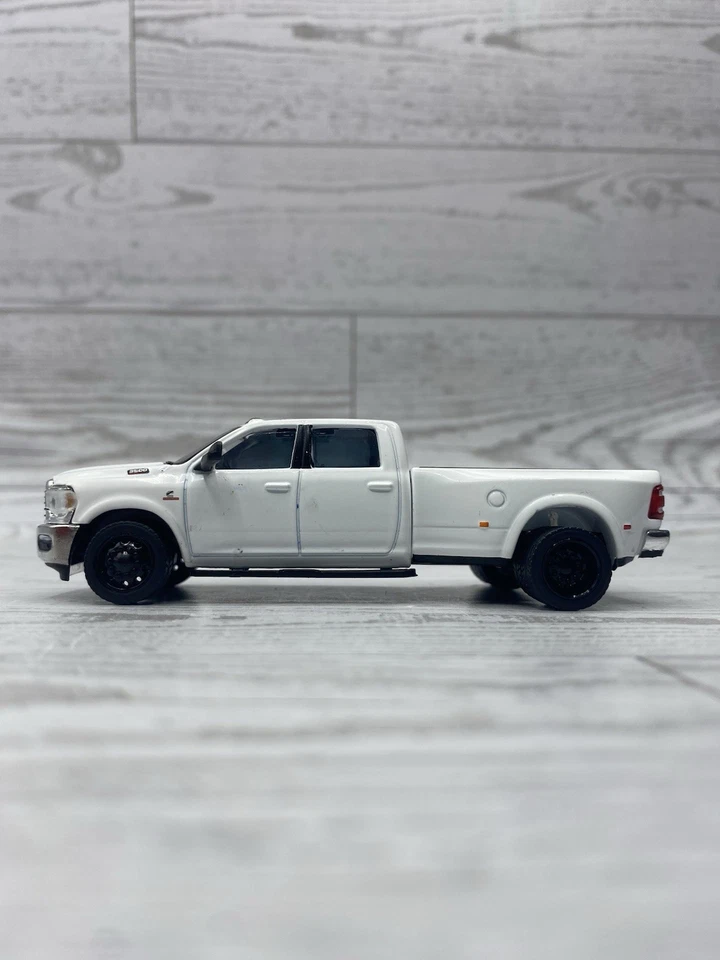 Rueda Personalizada Intercambiada 2023 Ram 3500 Laramie Doble 1/64 Diorama Diecast Caja Envíos Foto 3 de 4