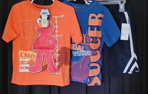 3 STÜCK SESAMSTRASSE GRÖSSE 4T, 2 SHIRTS & 1 PAAR SHORTS - Bild 1 von 8