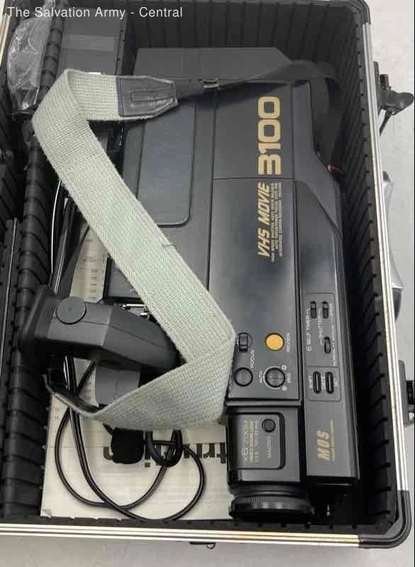 Hitachi VM-3100A Black VHS Movie Camera Handheld Camcorder In Box - Image 2 of 4