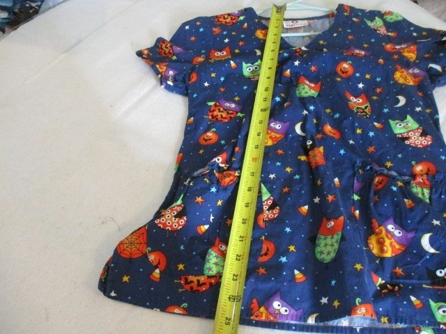 Blusa Médica Para Mujer Tema Halloween CRUZ BLANCA Talla: Pequeña Foto 3 de 4