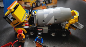 Lego 60018 City Cement Mixer. 100% Complete, with manual. No box.