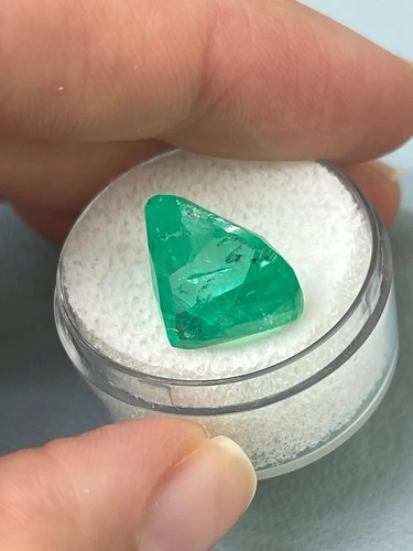 12.27 Carat 15x14 Muzo Yellowish Green Natural Loose Colombian Emerald-Gemstone - Picture 7 of 10