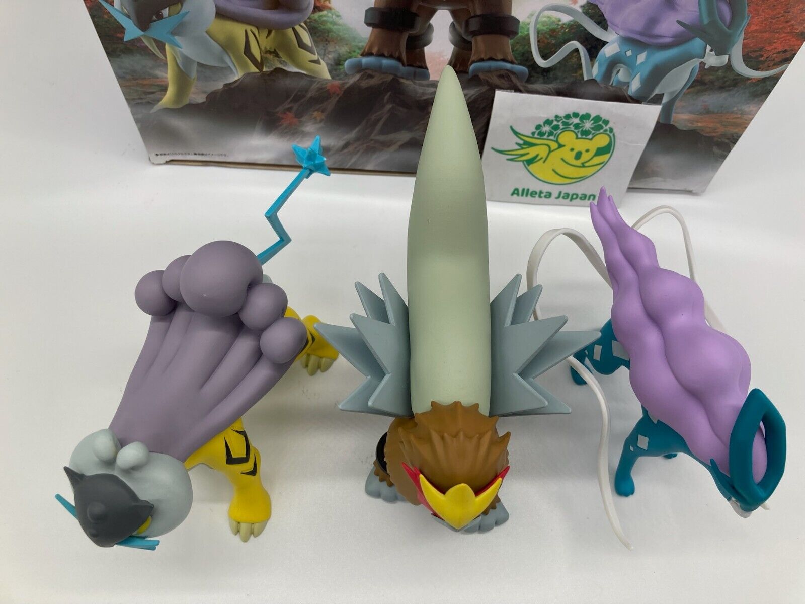 Pokemon Scale World: Johto Region - Raikou & Entei & Suicune (CANDY TOY)  REISSUE