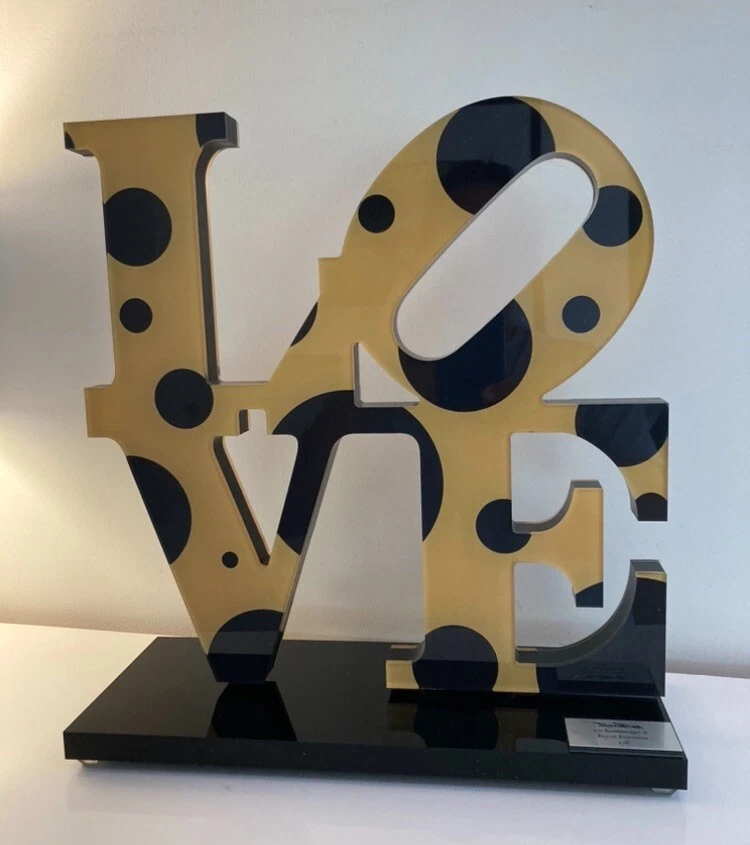 Brain Roy : Hommage à Yayoi Kusama en verre acrylique avec COA. - Photo 2/4