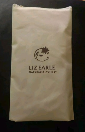 Liz Earle Gift Bag Set Cleanse and Polish, Tonic Eyebright Superskin Moisturiser - Picture 2 of 3
