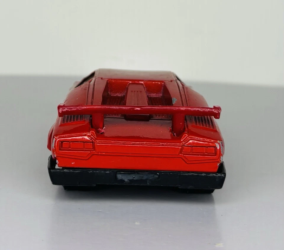 Coche fundido a presión vintage Tootsietoy Lamborghini Countach rojo 1/32 Foto 4 de 4