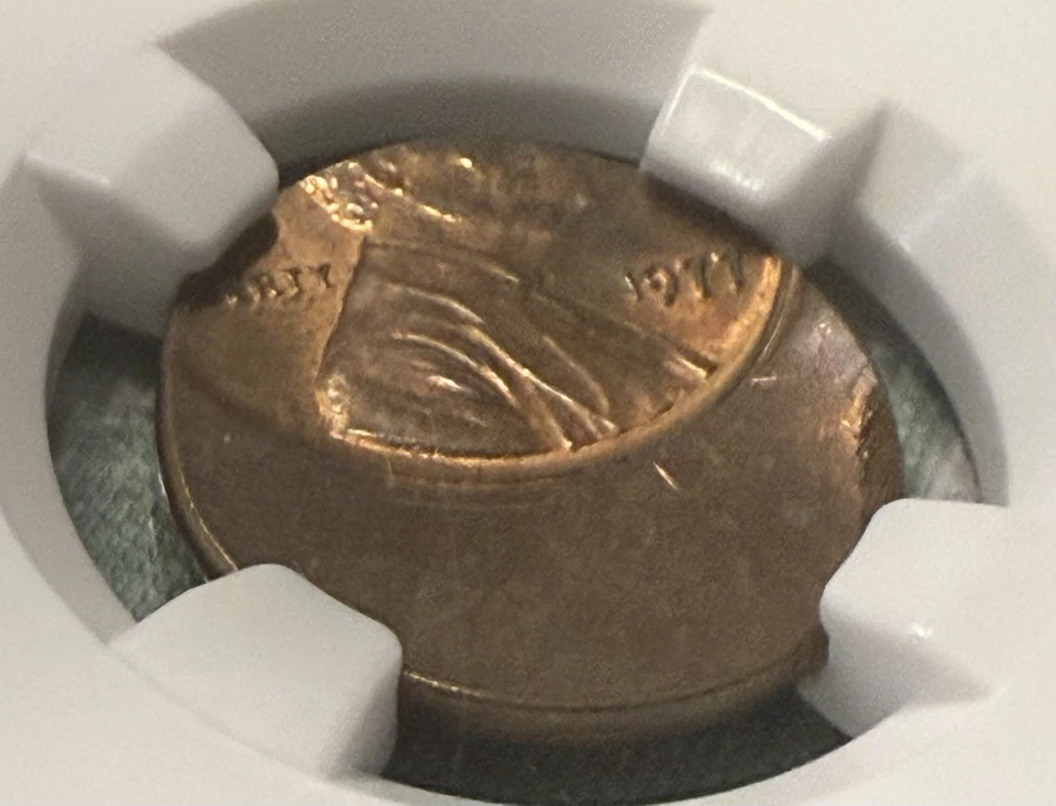1977 Lincoln Memorial Penny 40% Off Center NGC MS62 RB Mint Error Full Date Rare - Image 3 of 4