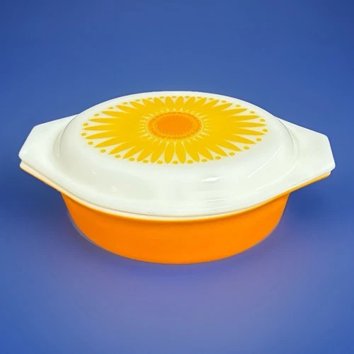 Pyrex Daisy Oval Casserole #043 (1.5 Qt) with Daisy Lid Vintage (M)