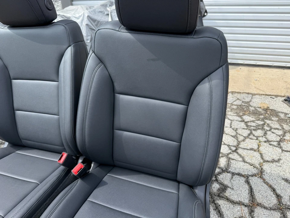 Chevrolet Silverado EV 2024 con juego de asientos delanteros manual conductor pasajero negro OEM Foto 3 de 4