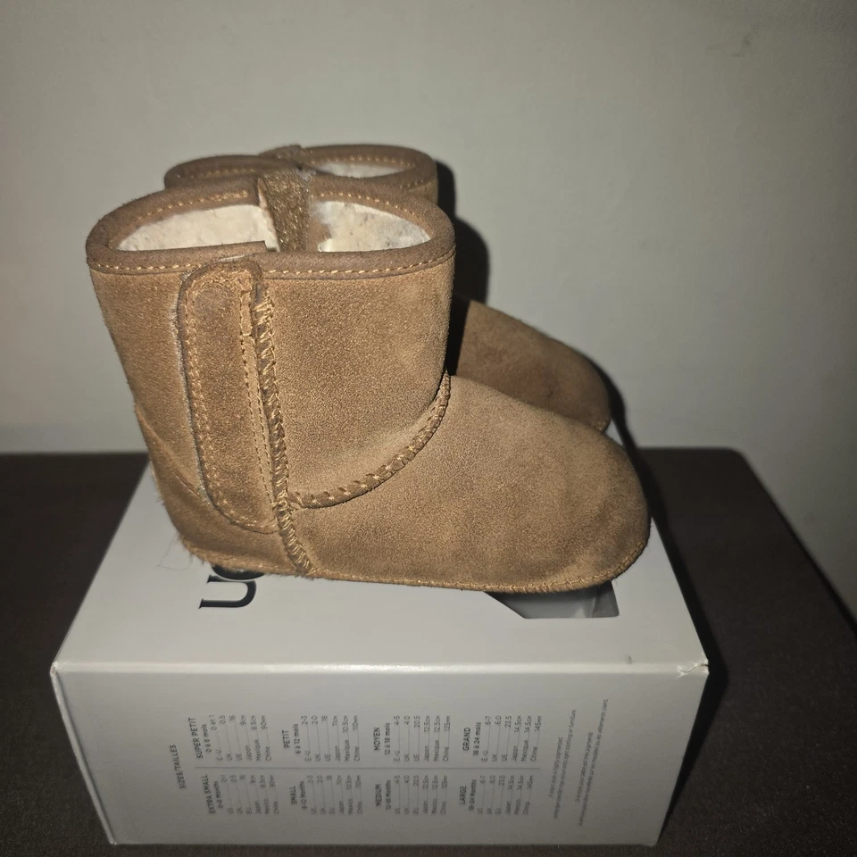 Uggs Bebé Clásico Ultra Mini Botas Castaño Talla 4/5 12-18M Foto 4 de 4