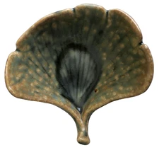 Small Green Kotobuki Japan Ceramic Scoop Leaf Bowl Dish 3 1/2" at widest point