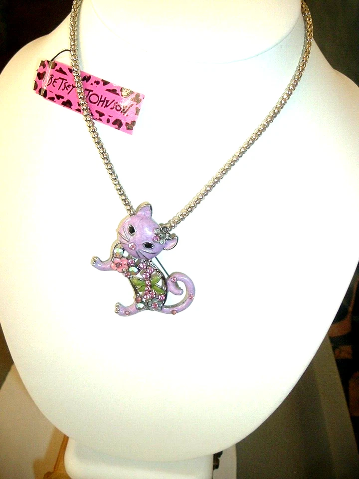 COLLAR COLGANTE Betsey Johnson ESMALTE PÚRPURA GATO MULTICOLOR FLORES EN CUERPO Foto 3 de 4