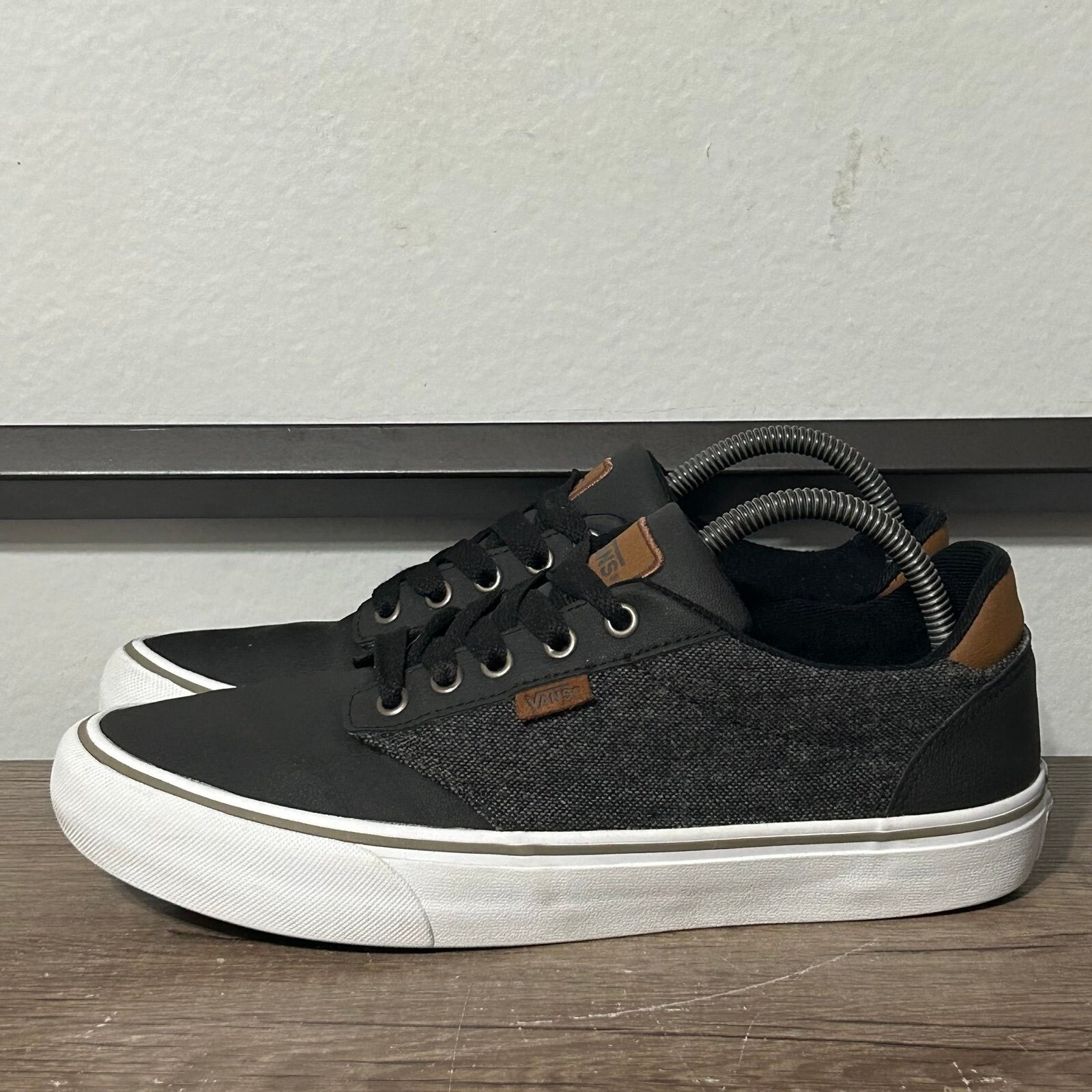 Vans Atwood Deluxe Men’s Skate Shoes Size 9 Black