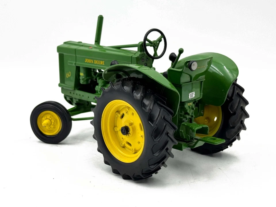 Tractor estándar John Deere modelo 60 asiento alto 1/16 Foto 2 de 2