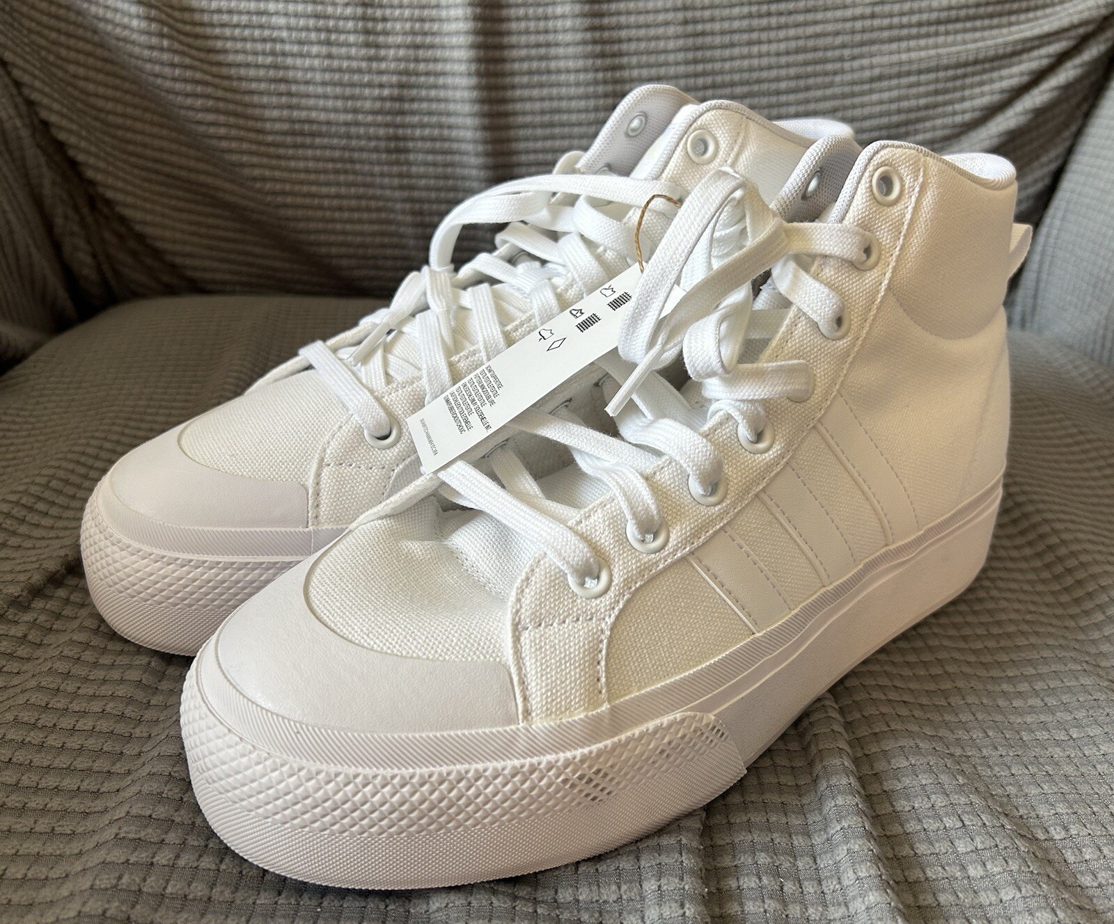 Adidas Womens Size 9 Bravada 2.0 Mid White Skateboarding Platform Shoes New Adidas Womens Size 9 Bravada 2.0 Mid White Skateboarding Platform Shoes New