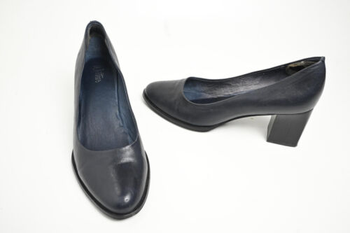 WITTNER size 42 Navy  Leather Heels. - Picture 1 of 15