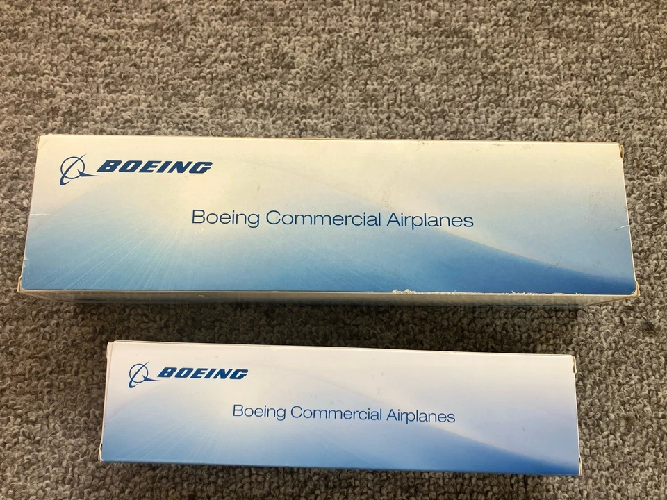 Hogan Delta Boeing B777-200LR 1/200 And United 737 MAX 9 Models - image 3 of 3