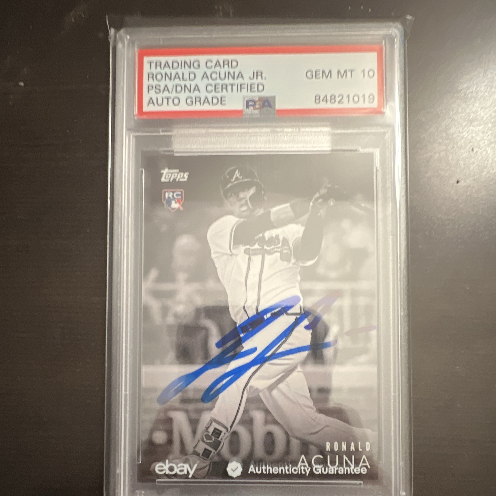 Topps 2018 Ronald Acuna Jr. Braves #30 Rookie Auto Black & White PSA/DNA 10