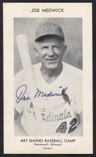 Joe Medwick autographed vintage St. Louis Cardinals 5 1/2 x 3 1/4 Photo card