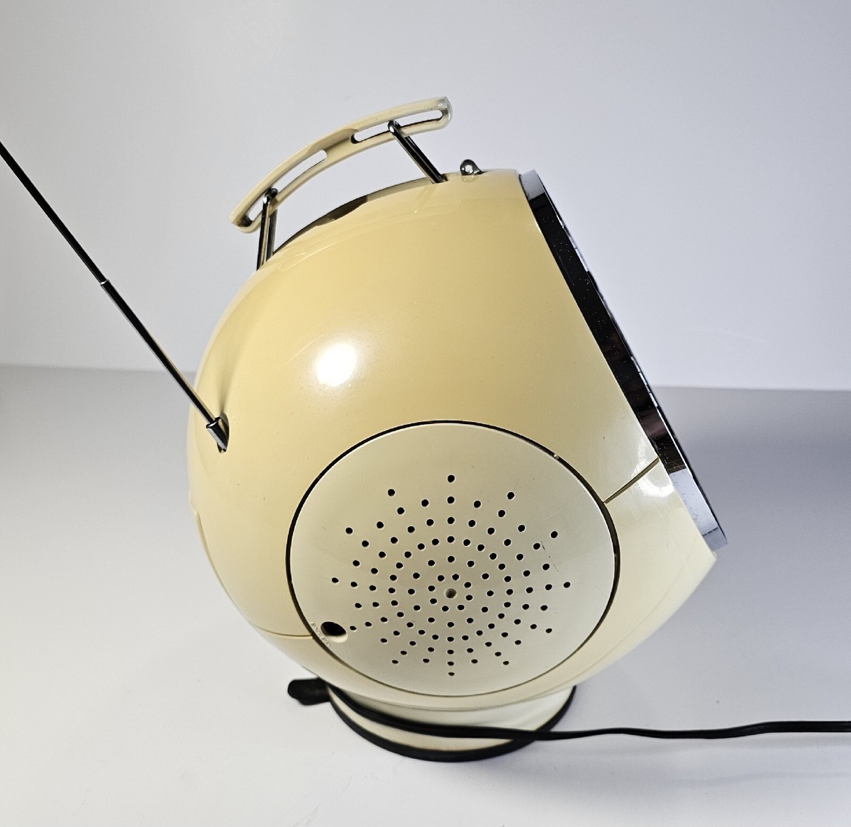 Vintage Weltron 2001 8 Track Player Radio AM/FM White Space Ball