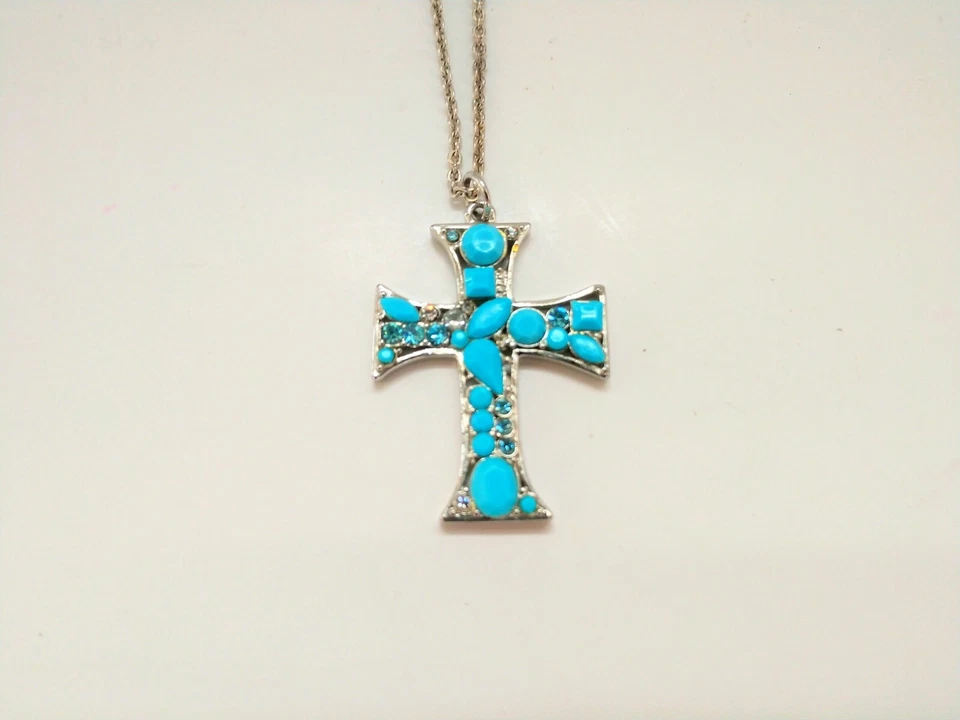 复古 Guess 品牌项链十字架吊坠浅蓝色宝石银色链 — 第 2/3 张图片