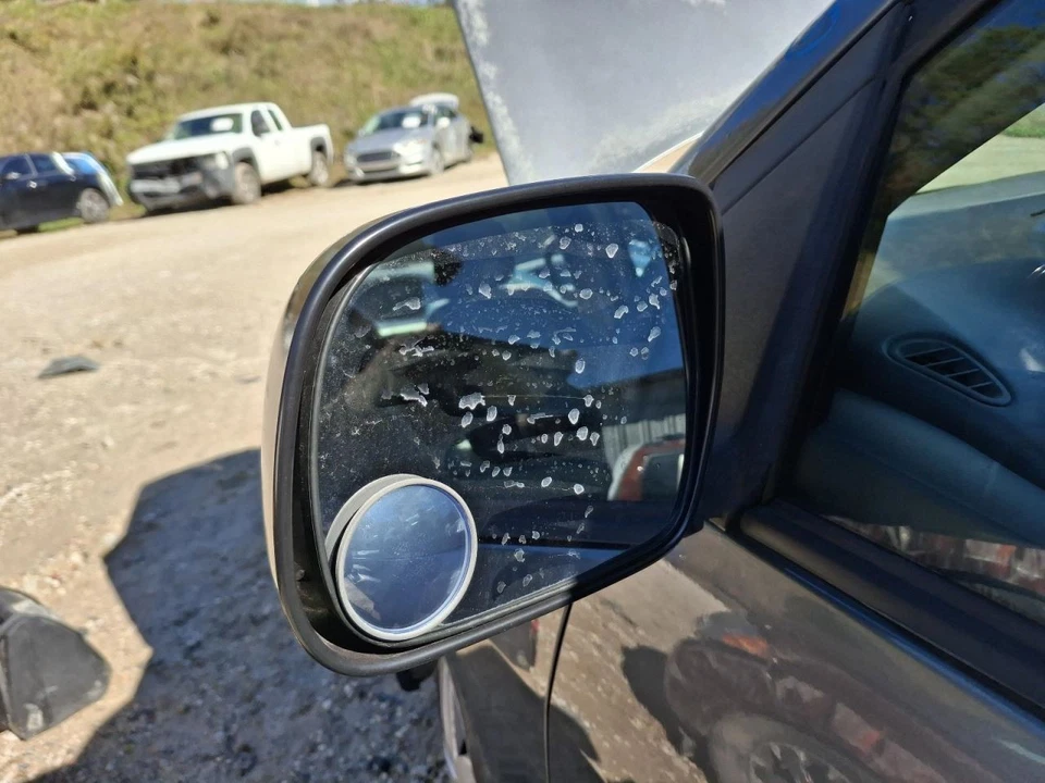 2007 Toyota Sienna Left Driver Tail Light Assembly OEM Used 3726815 - Image 4 of 4