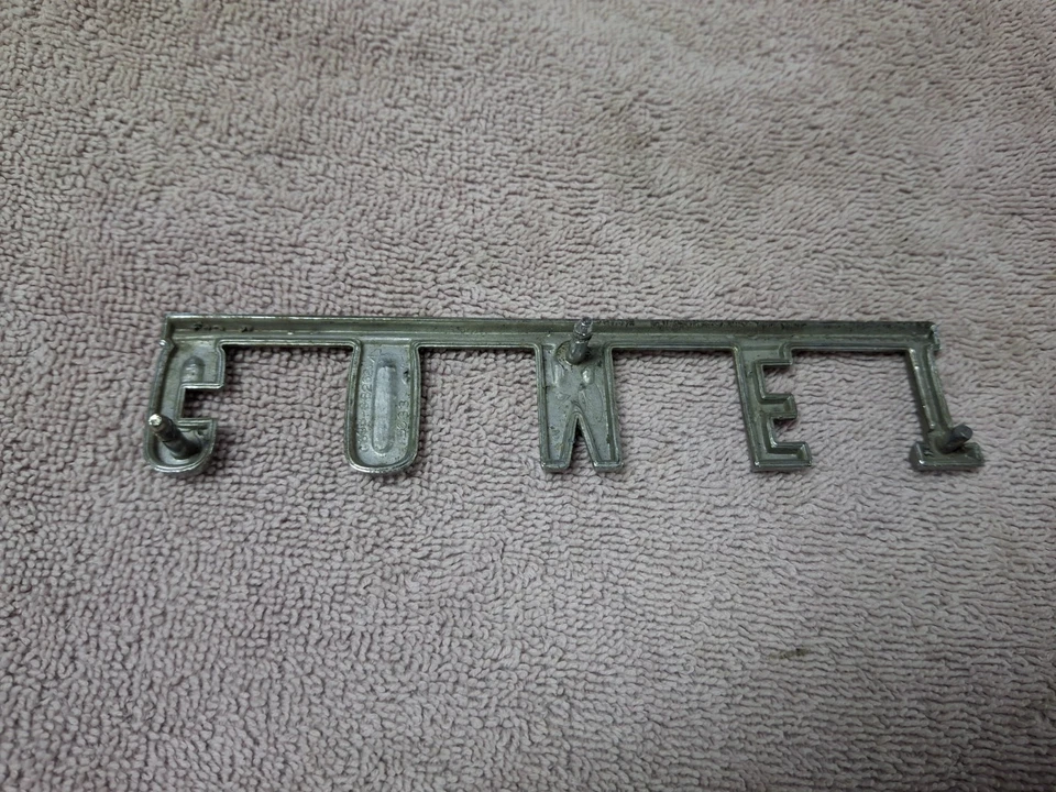 Mercury Comet 1966/67 emblema usado en parrilla Foto 4 de 4