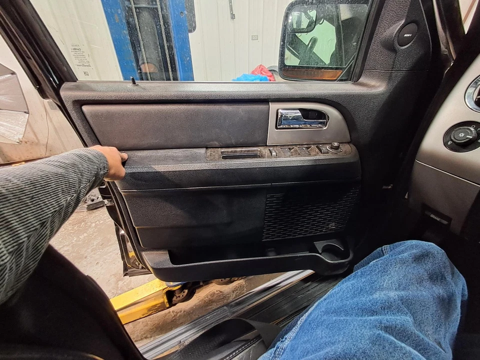 Used Front Left Door Interior Trim Panel fits: 2017 Ford Expedition  Grade A Foto 2 de 4