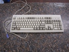 Dell RT7D5JTW PS/2 Keyboard Classic QuietKey QWERTY Layout 0463D
