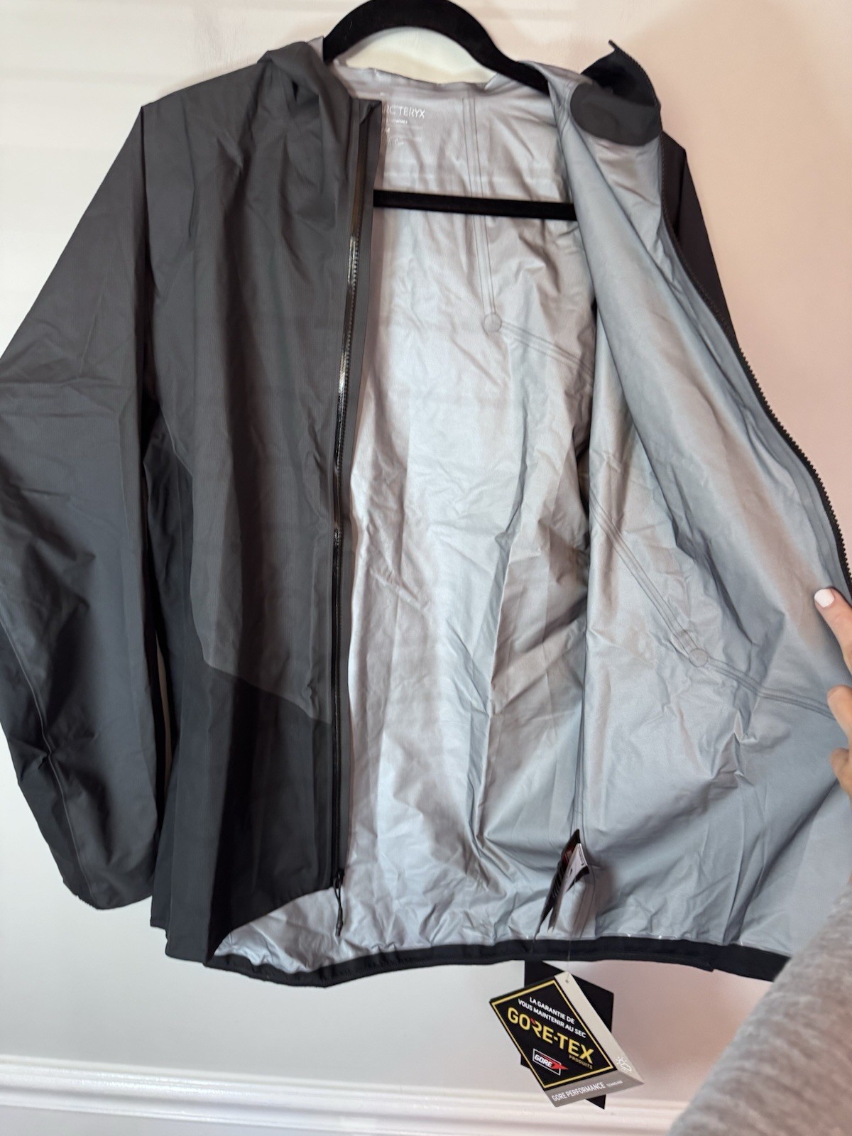 ARC'TERYX Norvan Shell Jacket Gore-Tex Graphite Black Men's Sz M NWT $500 thumbnail 16