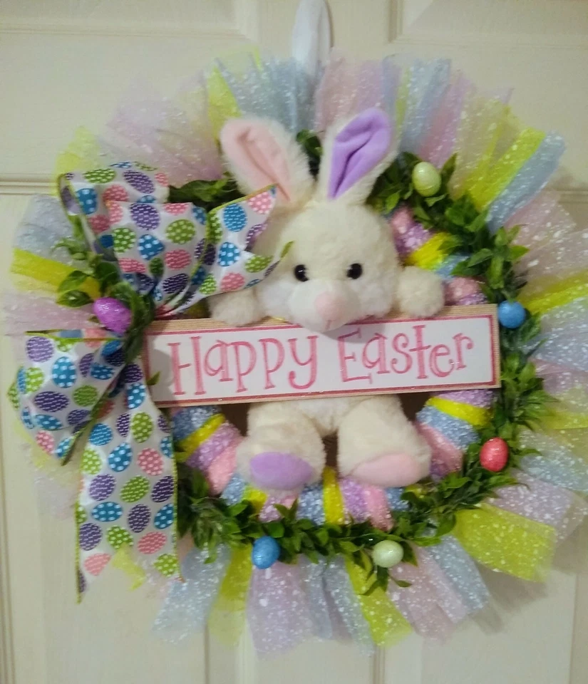 Corona de Pascua de malla decorativa hecha a mano Feliz Pascua de 17". Foto 4 de 4