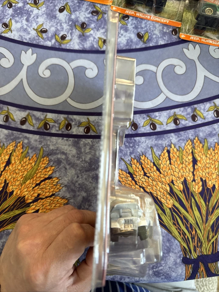 2006 Johnny Lighting The Dukes Of Hazzard White Jeep CJ-5 #4 Daisy Duke Dixie - Image 3 of 4