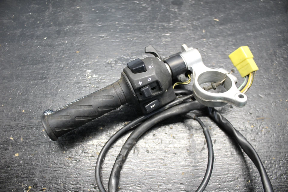 01-03 SUZUKI GSXR600 ЛЕВЫЙ ЗАЖИМ НА РУЛЬ ПЕРЕКЛЮЧАТЕЛЬ РЫЧАГ 2001 02 2002 - Изображение 2 из 4