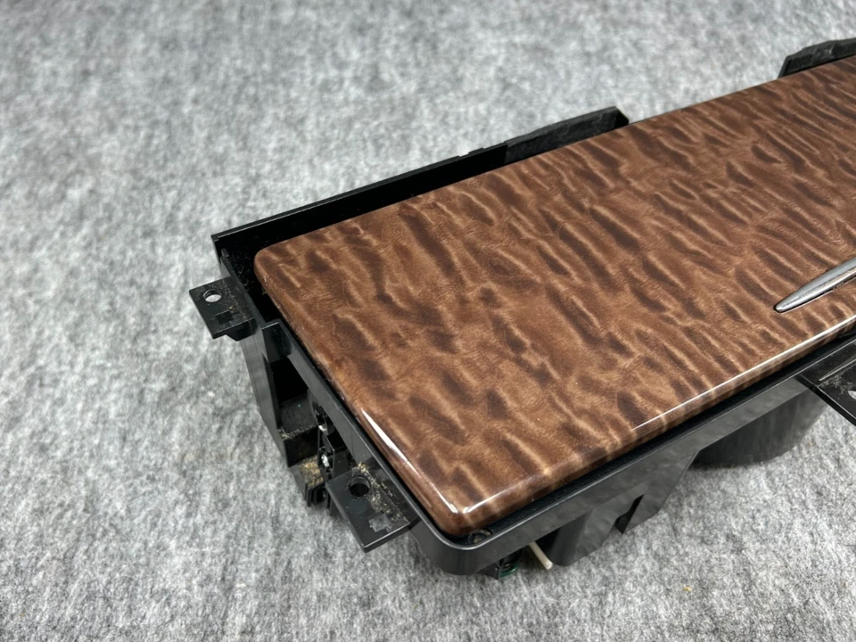 NISSAN ARMADA PLATINUM 17 OEM CONSOLA CENTRAL DELANTERA DOBLE PORTAVASOS MOLDURA 150K Foto 2 de 4