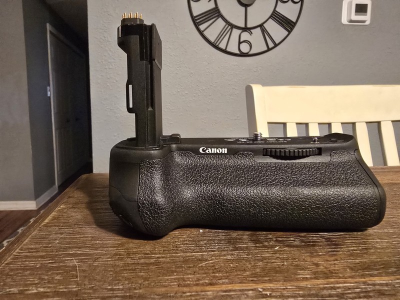 Canon BG-E21 Battery Grip for 6D Mark II