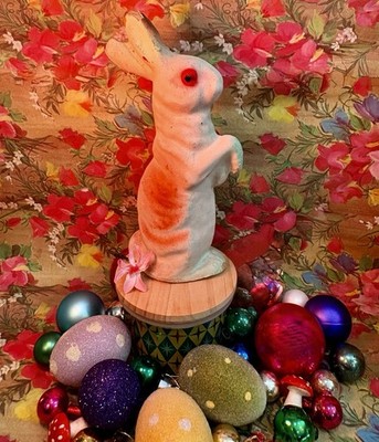 Vintage Easter 1940-50 s 7  Inch Pulp Paper Mâché  White Pink Shadow Paint SWEET