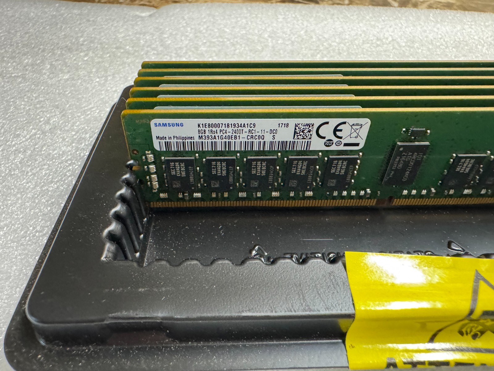 как выглядит lot of 6 Samsung 8GB PC4-2400T ECC Registered Server RAM MEMORY фото