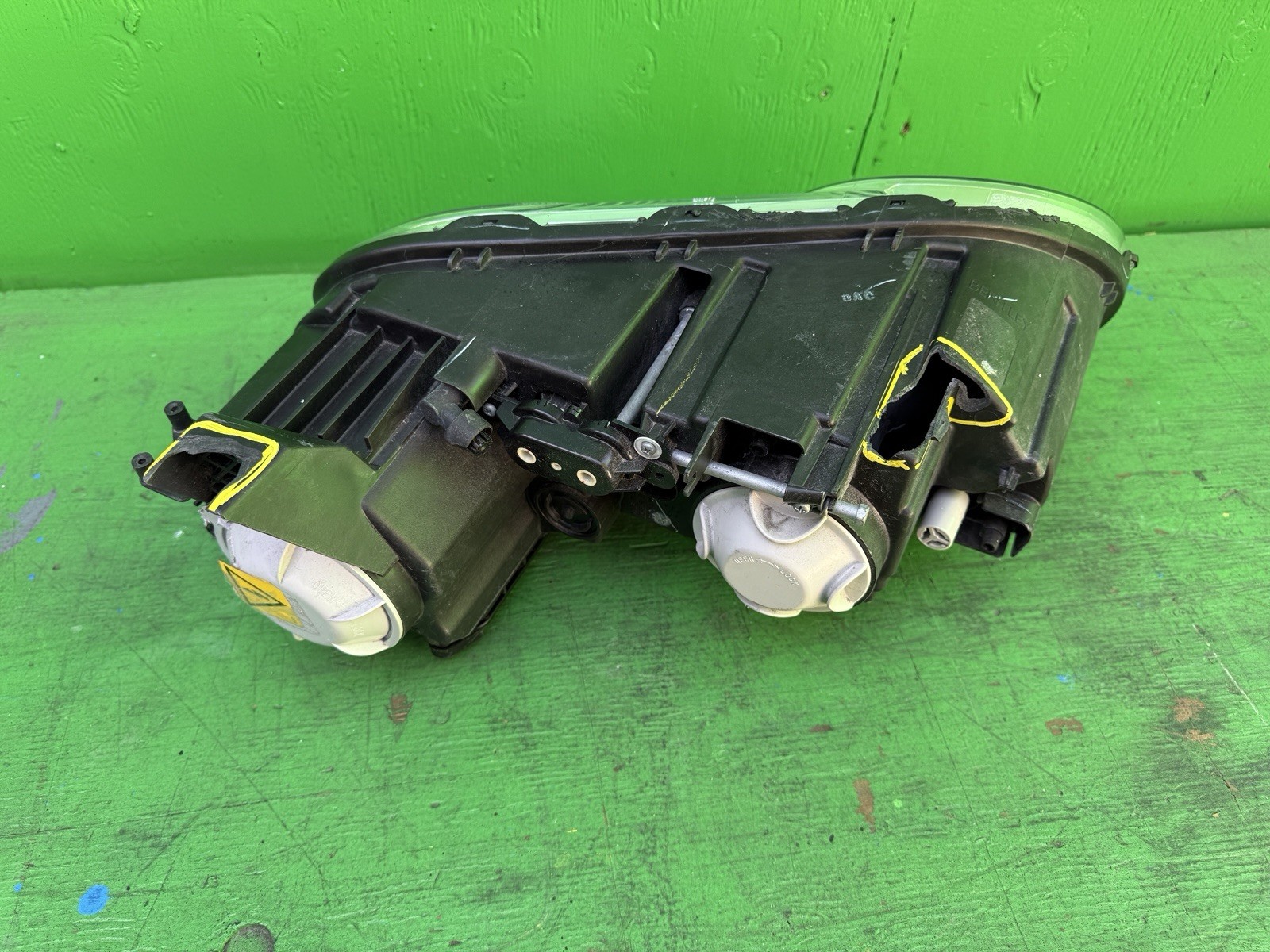 2006-2012 BENTLEY CONTINENTAL LEFT SIDE HEADLIGHT XENON HID OEM‼️ONLY FOR PARTS