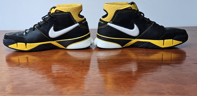 Nike Original 2006 Zoom Kobe 1 Sneakers Black, White, Varsity Maize Size 9.5 Box