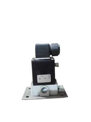 NEW NO BOX BURKERT SOLENOID VALVE 24V, 8W,  00061321