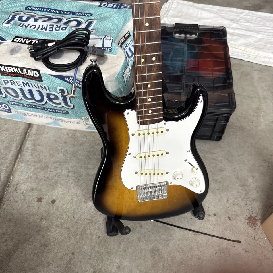 Squier Affinity Series Stratocaster 6-String Electric Guitar - Sunburst - Image 3 of 4