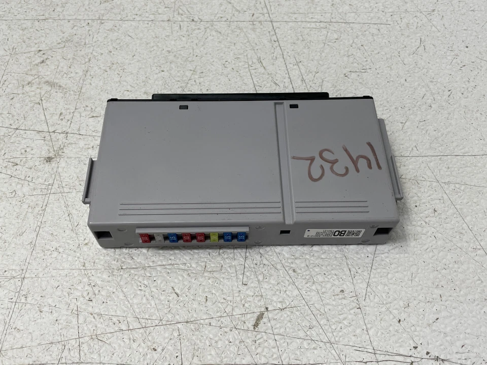 Módulo de control de fusibles semiconductores de integración Lexus RC-F 15 16 17 18 1432 OEM Foto 4 de 4