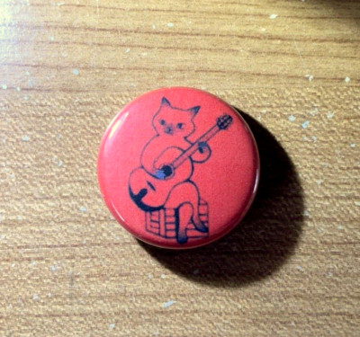 Vintage 80s 90s Style Pin Button Siamese Cat Playing Guitar Cute Kitty 1  41-32